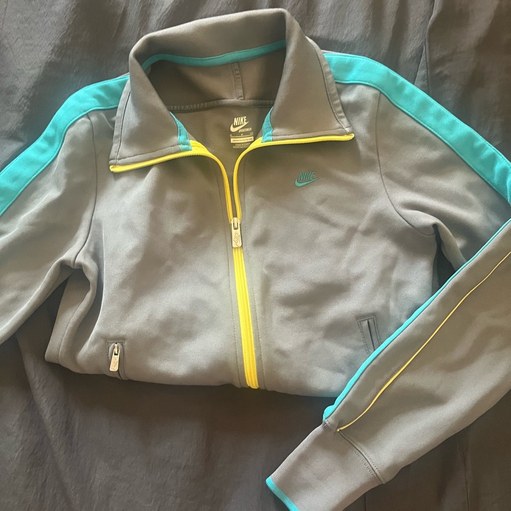 Women nike N98 vintage jacket excellent used condition Size small
